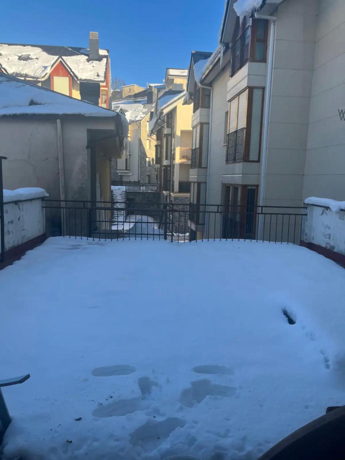 Biescas Suites Екстериор снимка